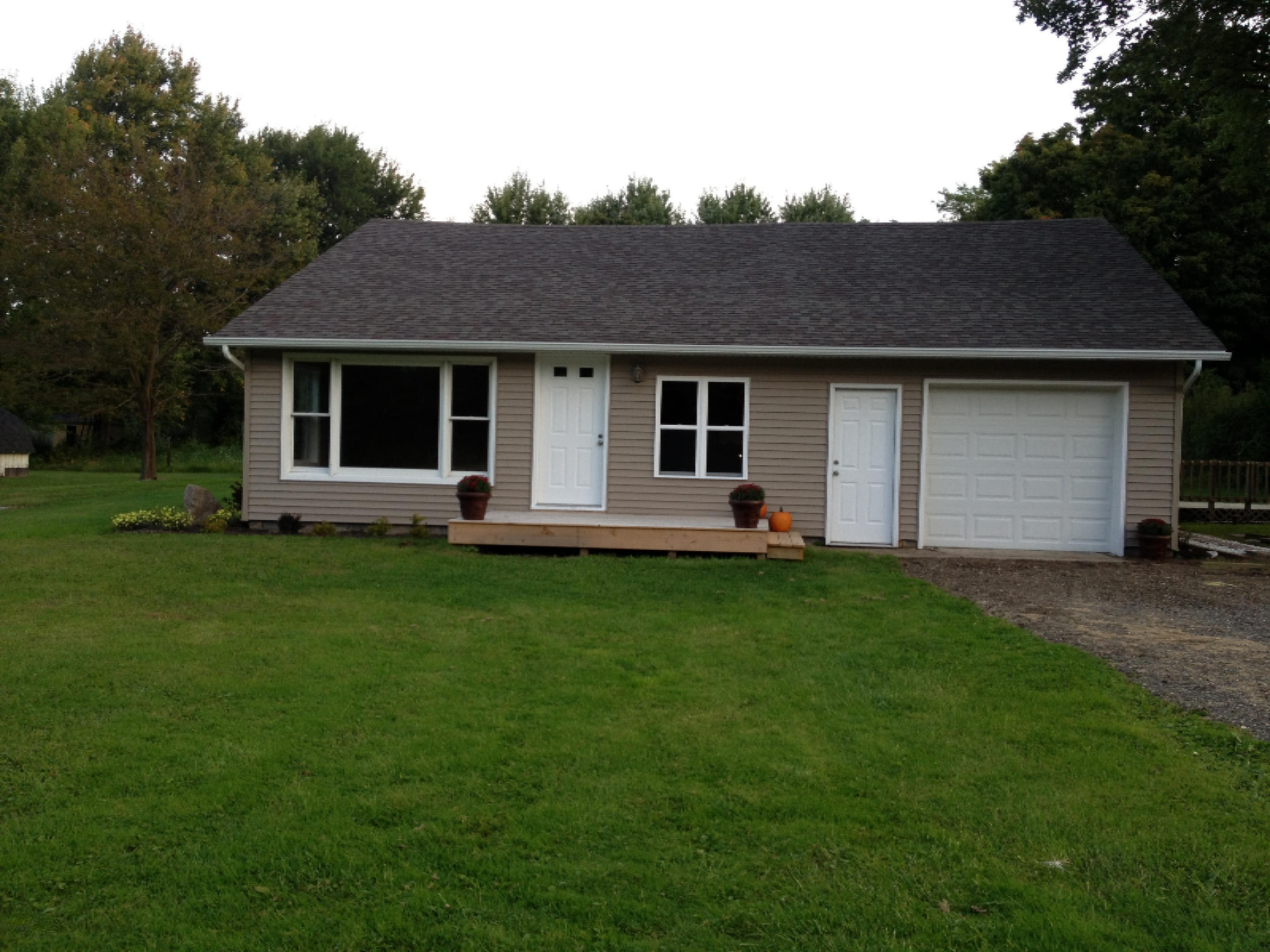 2467 Coloma Road Benton Harbor, MI 49022 - Photo 1 of 13 1