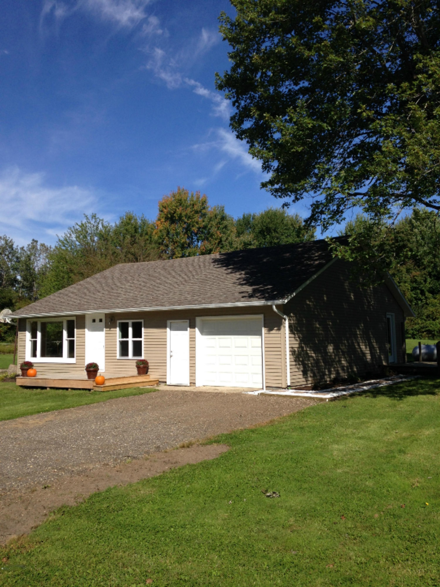 2467 Coloma Road Benton Harbor, MI 49022 - Photo 2 of 13 Exterior