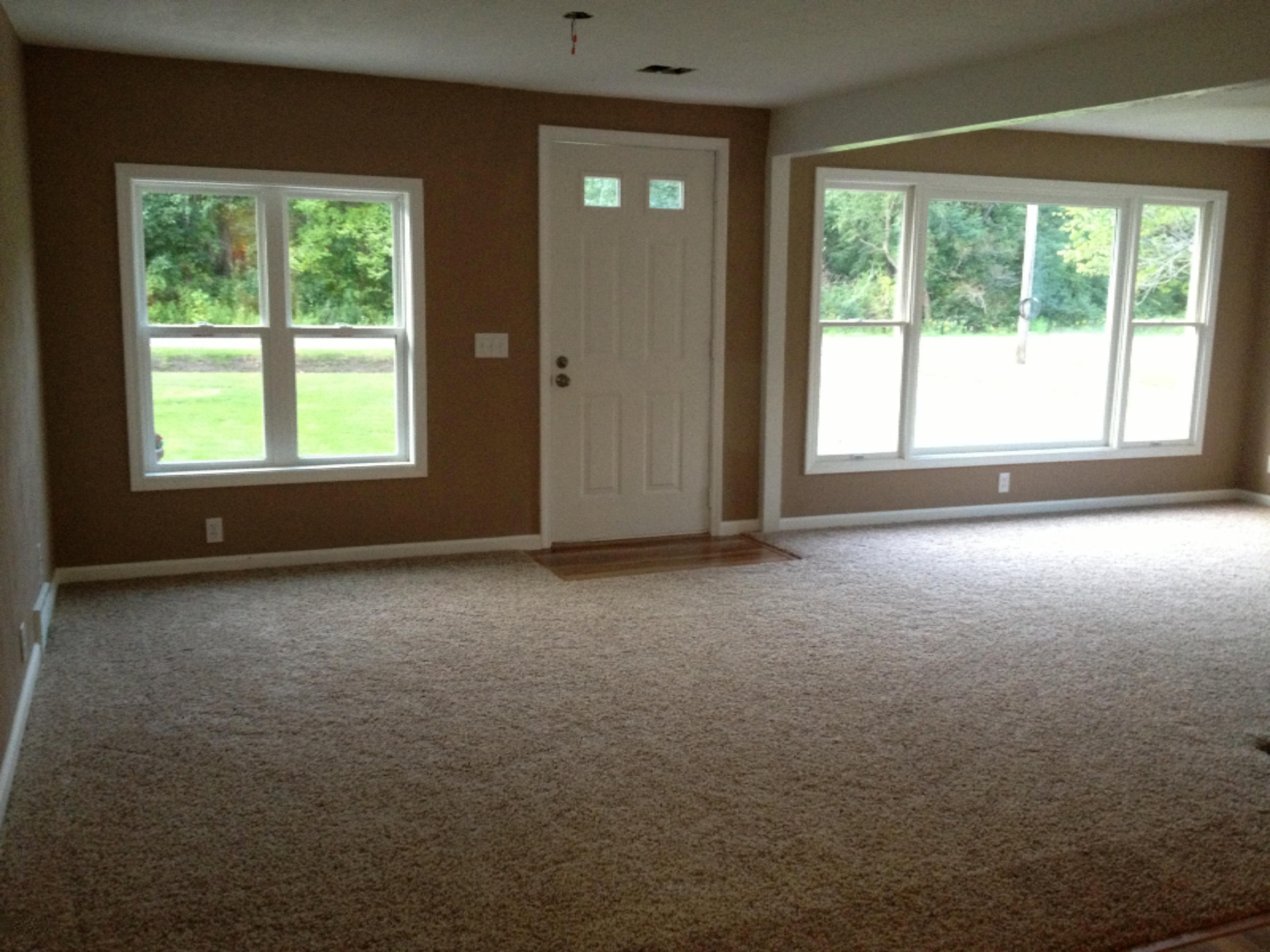2467 Coloma Road Benton Harbor, MI 49022 - Photo 6 of 13 Living Room