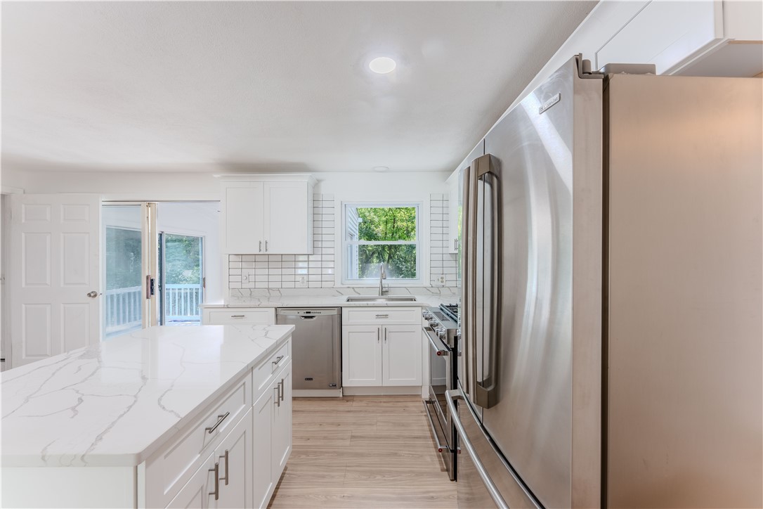31 Ridgeway Avenue Providence, RI 02909 - Photo 5 of 19 Gallery Image 5