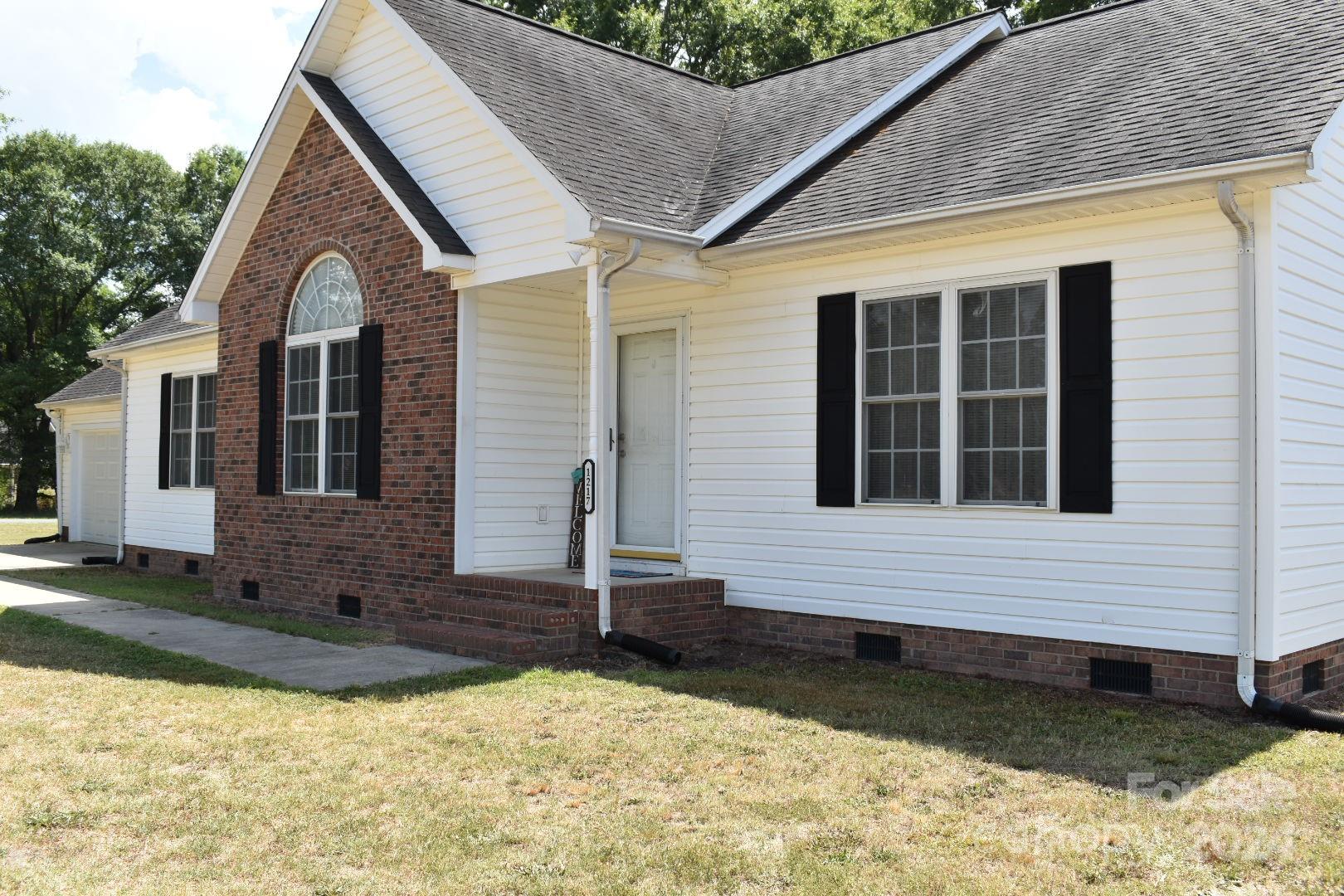 1217 Tom Joye Road Clover, SC 29710 - Photo 5 of 28 Gallery Image 5