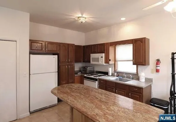 $1,650 | 386 Rea Avenue, Unit FRONT APARTM, Hawthorne, NJ 07506