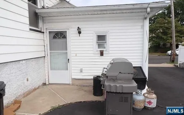 $1,650 | 386 Rea Avenue, Unit FRONT APARTM, Hawthorne, NJ 07506