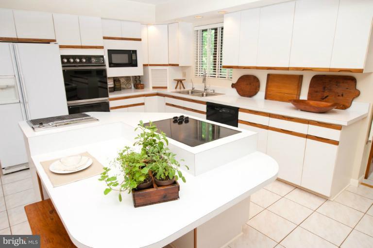 13707 Cripplegate Road Phoenix, MD 21131 - Photo 23 of 30 Kitchen