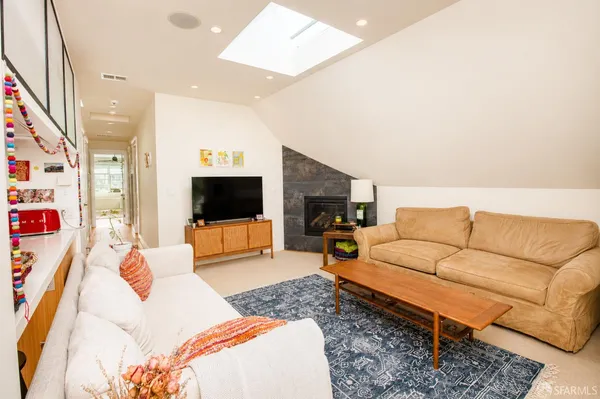 $9,750 | 972 Dolores Street, Unit C, San Francisco, CA 94110