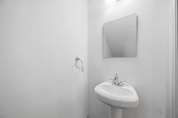 $1,900 | 4521 Clover Street, Houston, TX 77051