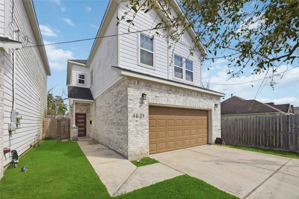 $1,900 | 4521 Clover Street, Houston, TX 77051