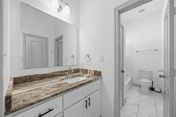 $1,900 | 4521 Clover Street, Houston, TX 77051