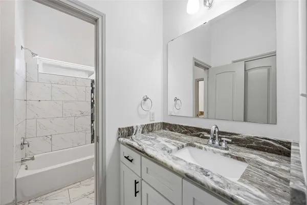 $1,900 | 4521 Clover Street, Houston, TX 77051