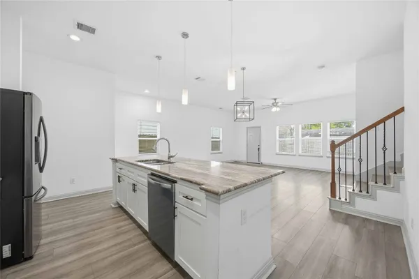 $1,900 | 4521 Clover Street, Houston, TX 77051