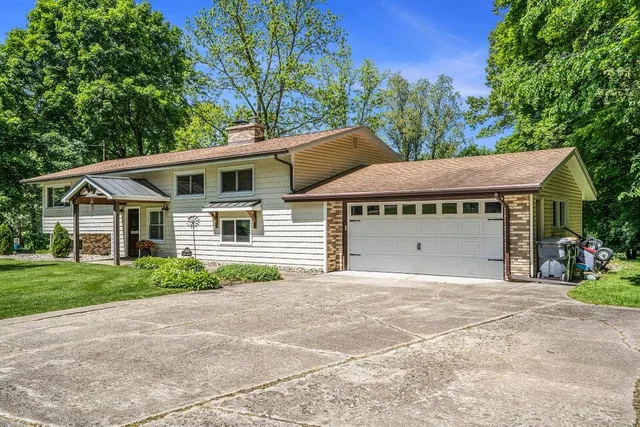 $479,500 | 3840 East Gull Lake Drive, Hickory Corners, MI 49060