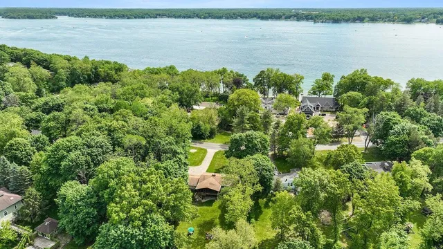 $479,500 | 3840 East Gull Lake Drive, Hickory Corners, MI 49060