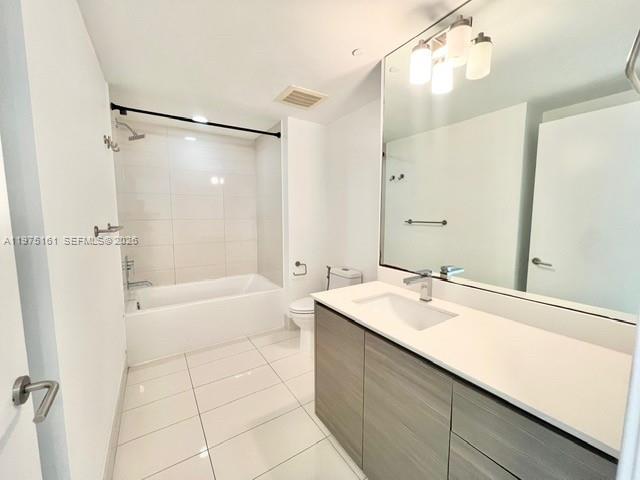 460 Northeast 28th Street, Unit 3203 Miami, FL 33137 - Photo 25 of 41 Guest Bathroom
