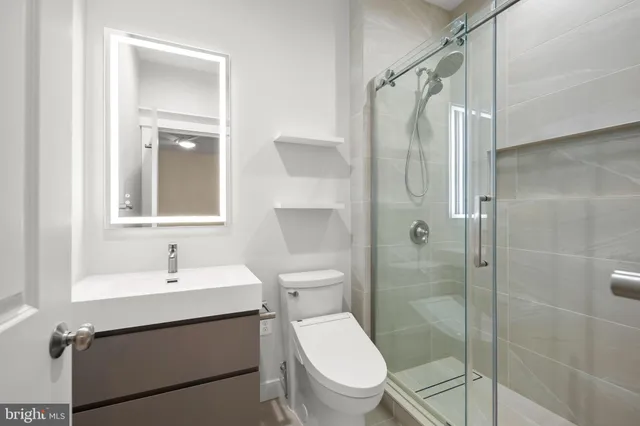 $2,240,000 | 217 Pleasant Street Southwest, Vienna, VA 22180