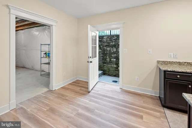 $2,240,000 | 217 Pleasant Street Southwest, Vienna, VA 22180