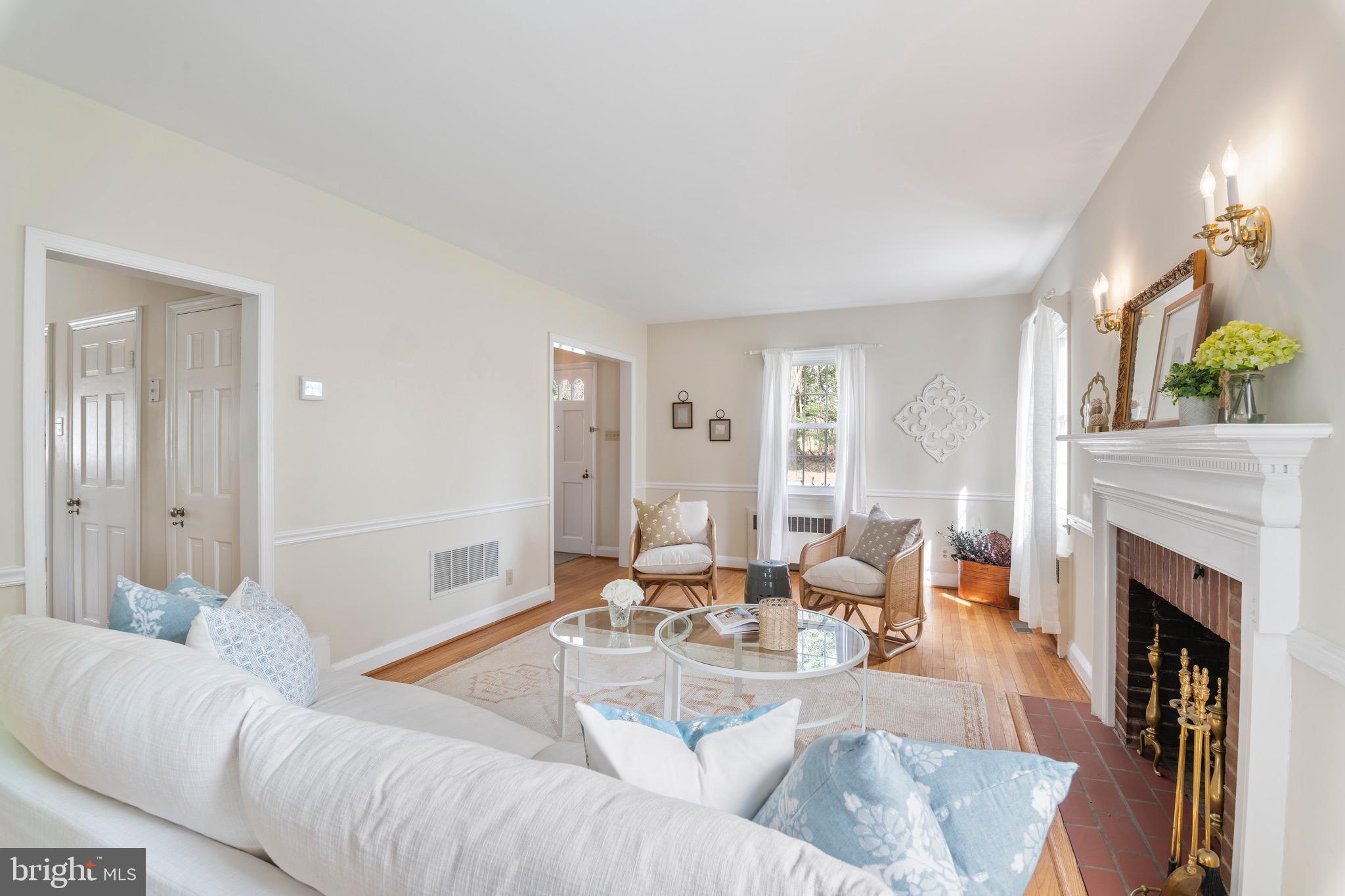 102 Yorkleigh Road Towson, MD 21204 - Photo 6 of 26 Spacious and Bright!
