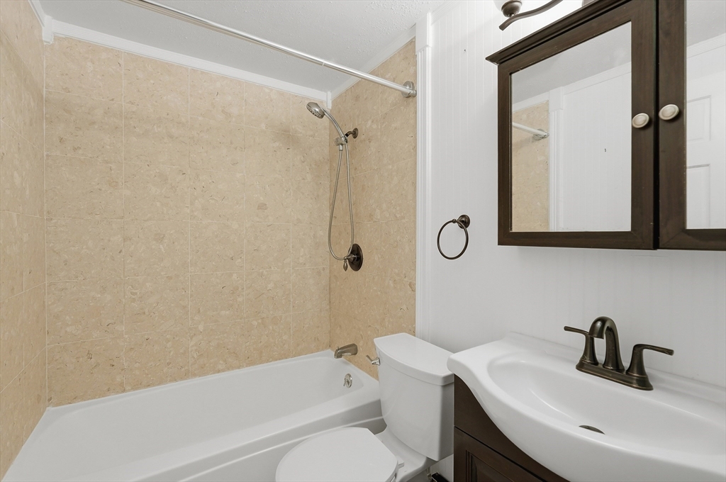 251 Shady Brook Lane Springfield, MA 01118 - Photo 20 of 32