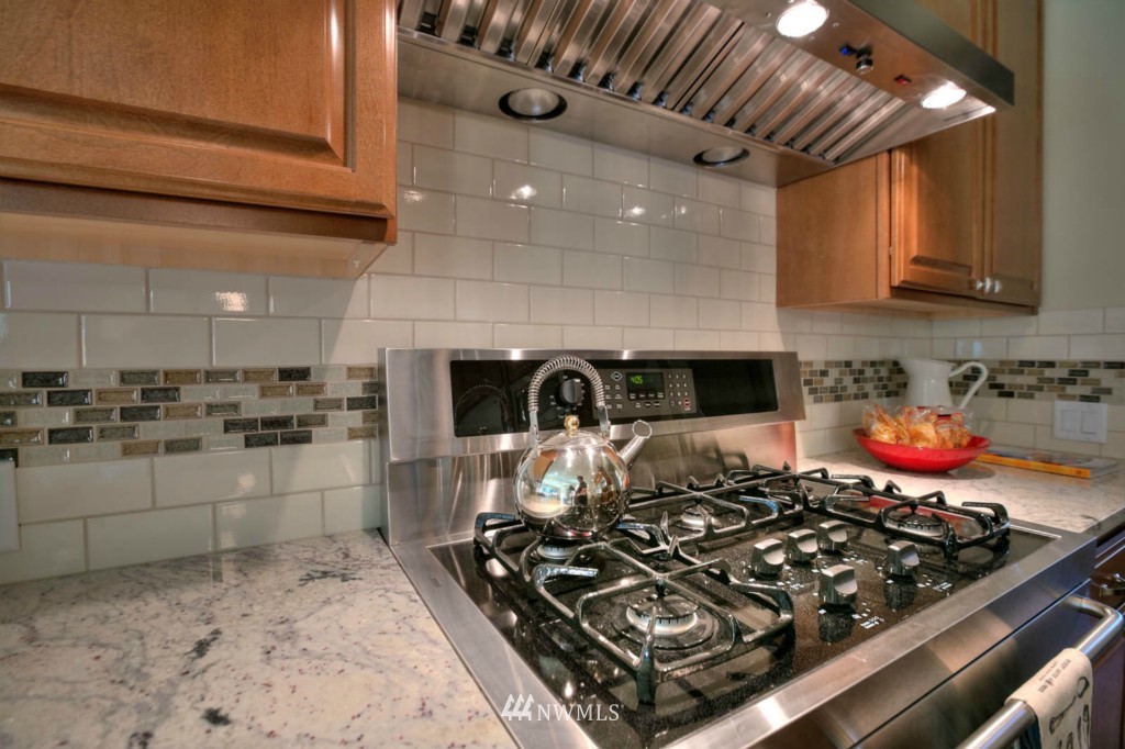 5851 Northeast 8th Street Renton, WA 98059 - Photo 17 of 25