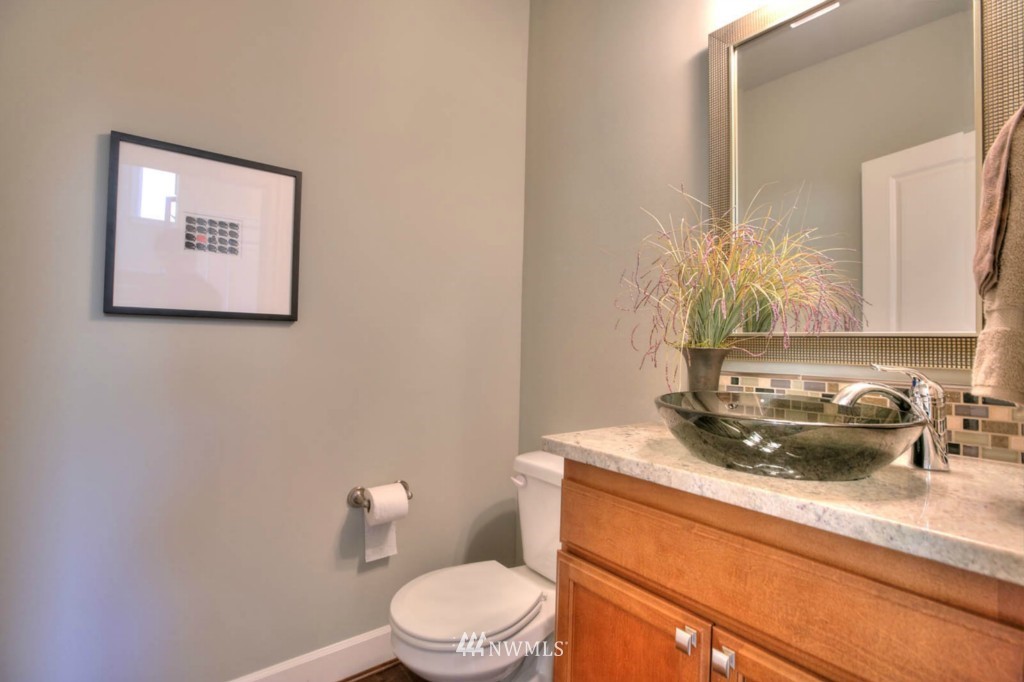 5851 Northeast 8th Street Renton, WA 98059 - Photo 10 of 25