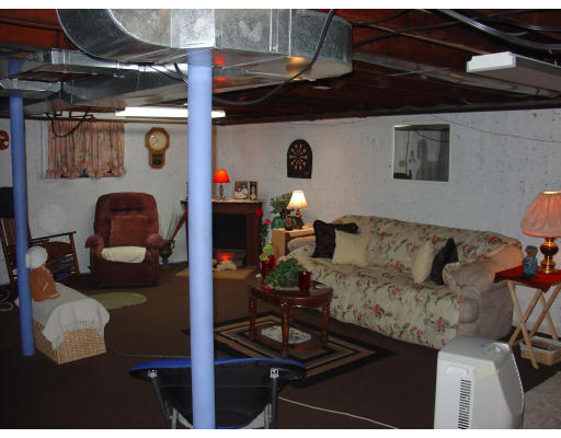 270 Oak Street Springfield, MA 01151 - Photo 10 of 11 a living room with furniture and a lamp