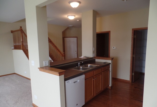 1976 West Cobblestone Road Romeoville, IL 60446 - Photo 7 of 16