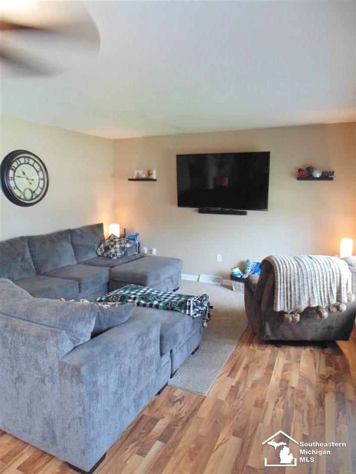 6838 Douglas Road Lambertville, MI 48144 - Photo 9 of 26 50012284-8.JPG