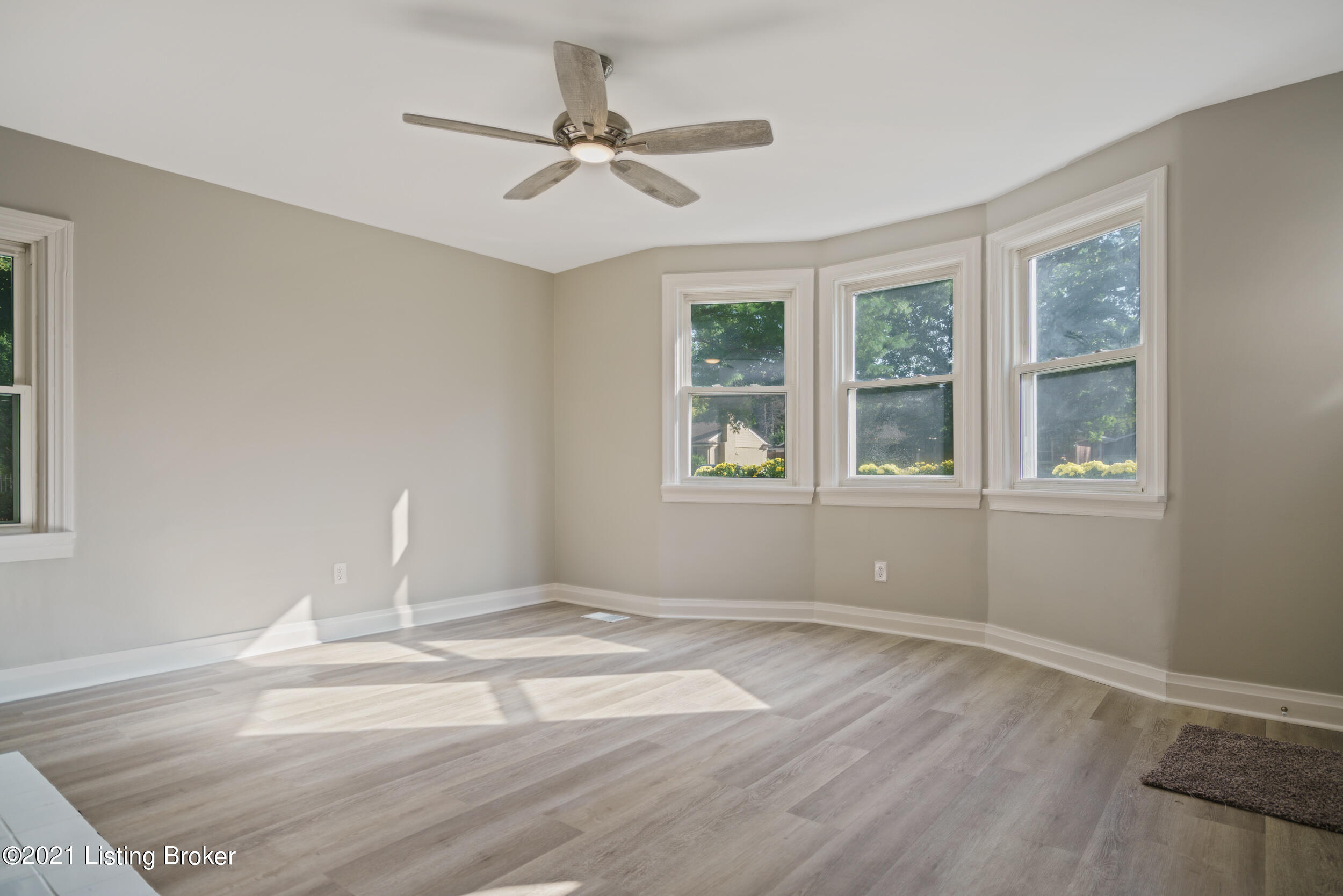 116 Wood Road Louisville, KY 40222 - Photo 33 of 49 living room