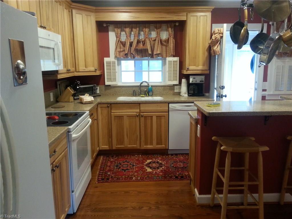 944 Avon Road Winston-Salem, NC 27104 - Photo 5 of 15 Kitchen