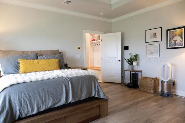 a view of walk in closet