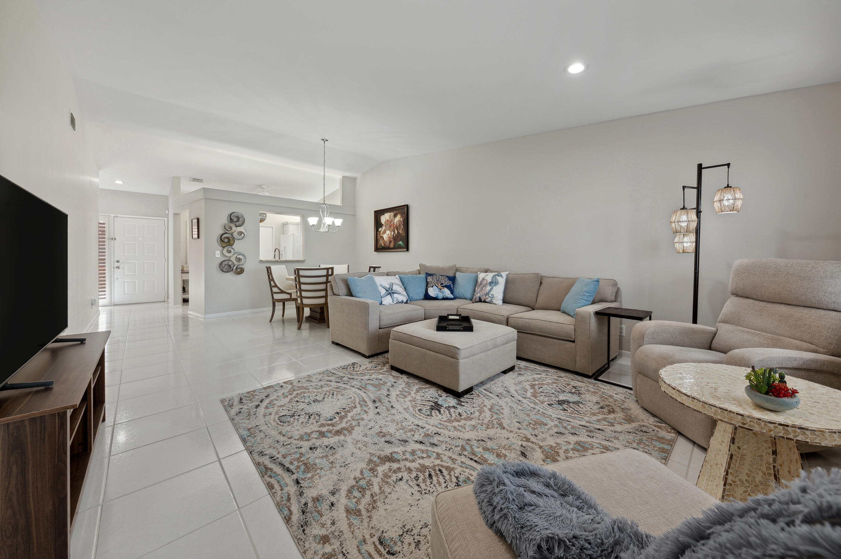 8451 Parkgate Road Boca Raton, FL 33496 - Photo 4 of 23 04