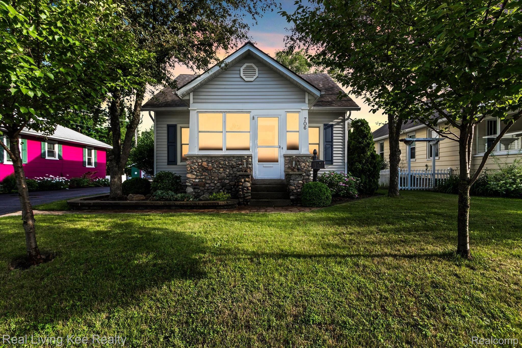 706 Parkdale Road Rochester, MI 48307 - Photo 1 of 40 01-706-Parkdale-Rd-WindowStill-Real-Estate-Photography-1.jpg