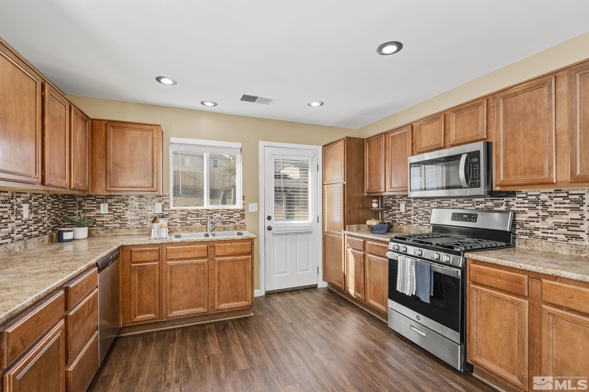 8837 Silverkist Drive Reno, NV 89506 - Photo 4 of 33 Photo 4