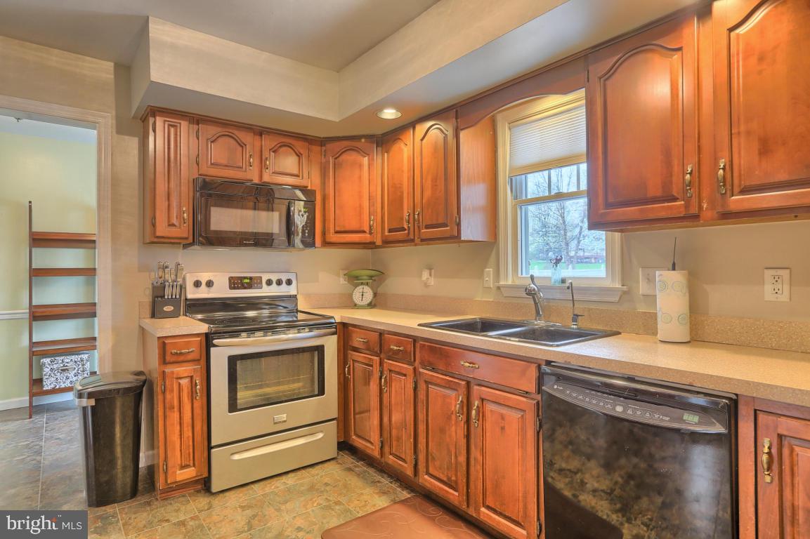 5074 Bossler Road Elizabethtown, PA 17022 - Photo 3 of 21 Gallery Image 3
