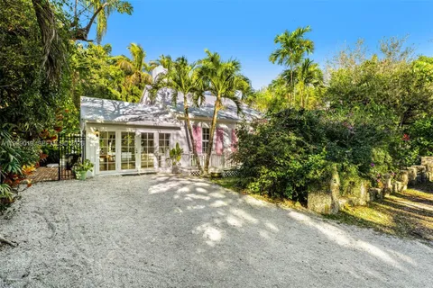 $1,750,000 | 3951 Park Drive, Miami, FL 33133