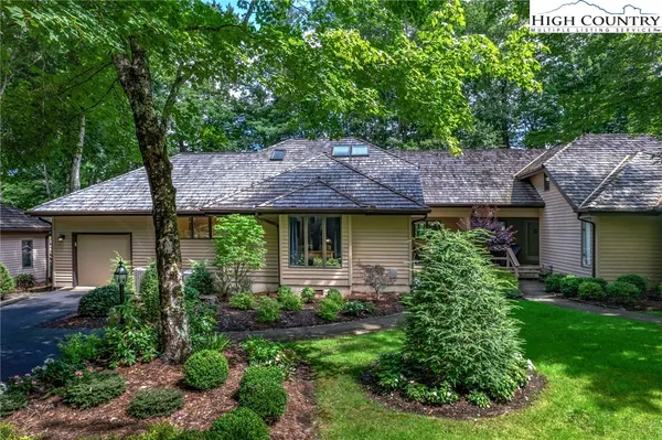 $1,495,000 | 870 Club House Drive, Unit B2, Banner Elk, NC 28604
