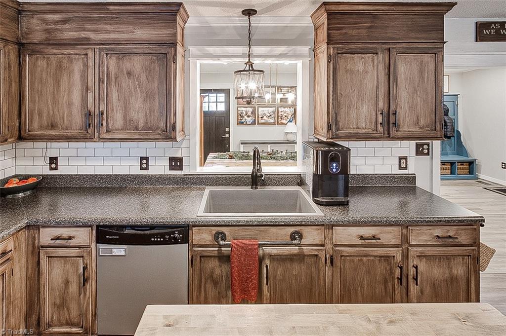 5218 Old Lexington Road Asheboro, NC 27205 - Photo 8 of 29