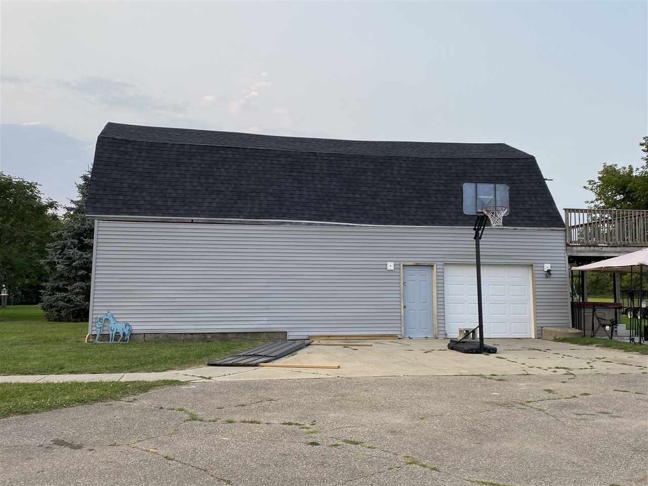 8204 North Genesee Road Mount Morris, MI 48458 - Photo 5 of 33 50038728-4.JPG