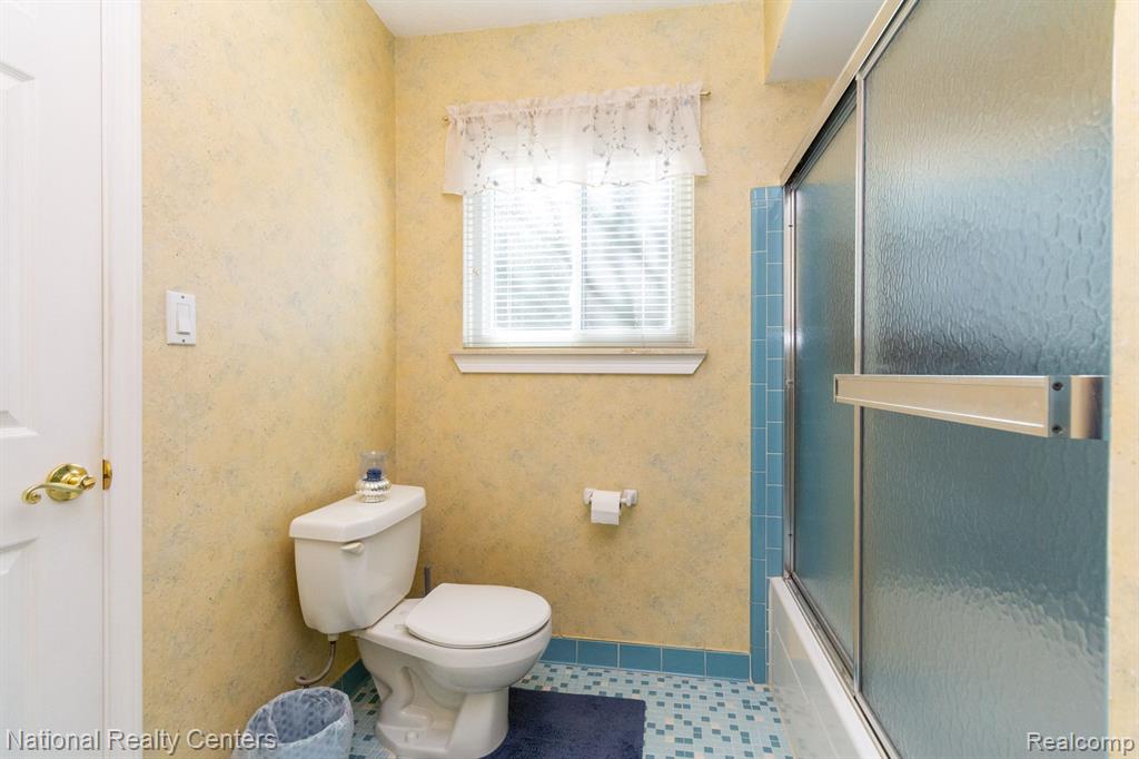 36509 Saxony Road Farmington, MI 48335 - Photo 26 of 49
