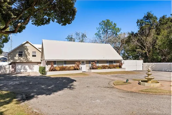 $949,000 | 8255 Lake Underhill Road, Orlando, FL 32825