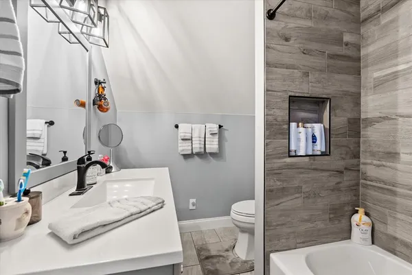 $949,000 | 8255 Lake Underhill Road, Orlando, FL 32825