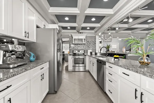 $949,000 | 8255 Lake Underhill Road, Orlando, FL 32825