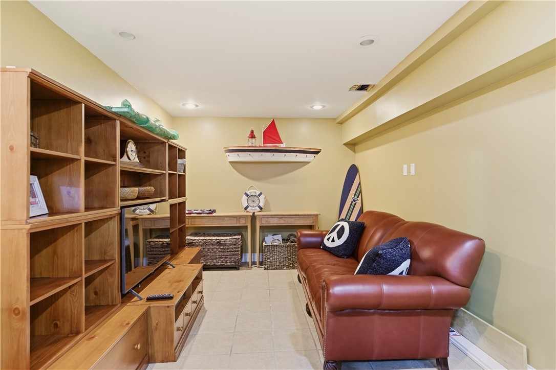 23 Clinton Street Newport, RI 02840 - Photo 31 of 38