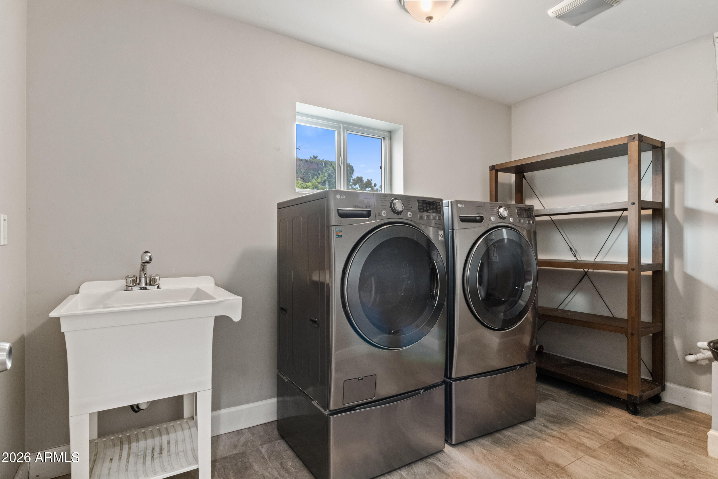 4025 East Osborn Road Phoenix, AZ 85018 - Photo 34 of 44 Laundry