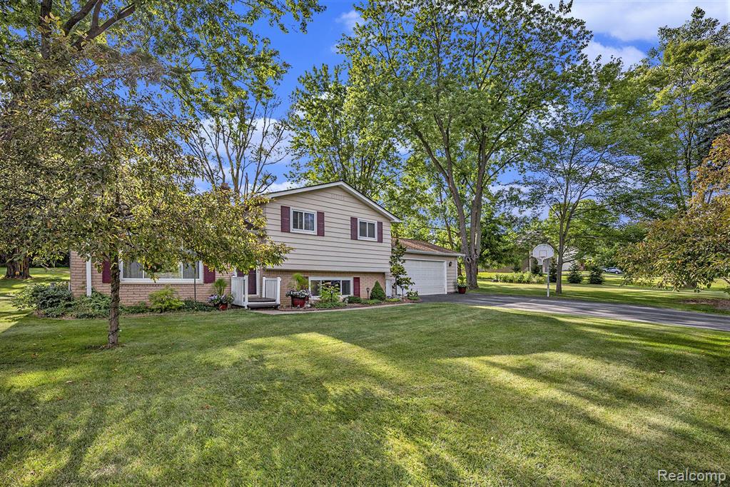 2930 Devondale Road Rochester Hills, MI 48309 - Photo 2 of 33
