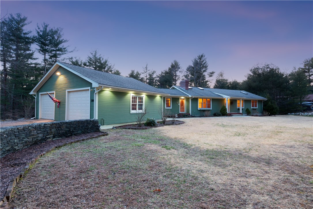 789 Laten Knight Road Cranston, RI 02831 - Photo 3 of 40
