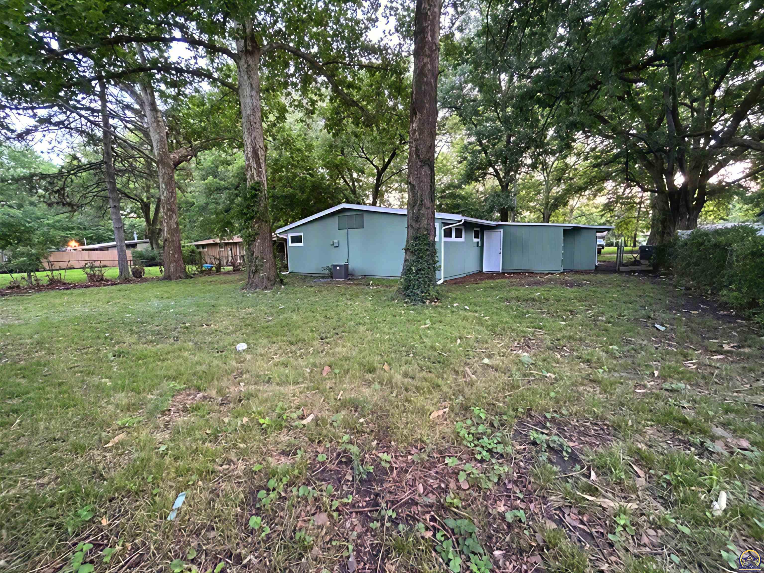 2516 Southwest Burnett Road Topeka, KS 66614 - Photo 22 of 23
