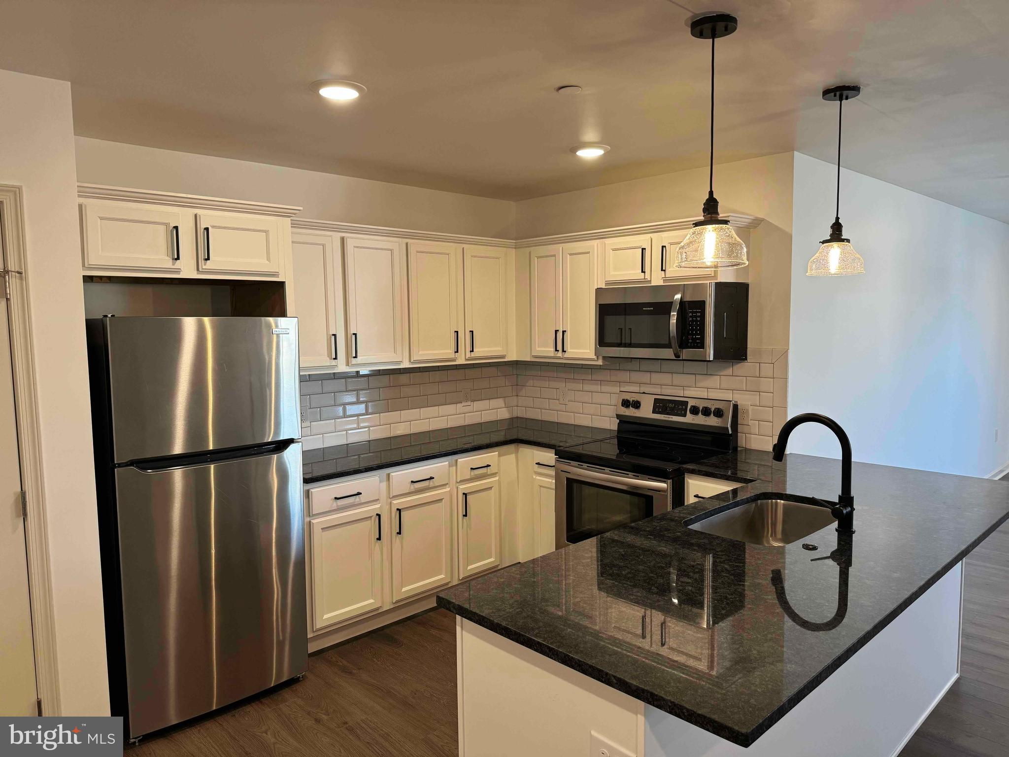 6618 Ridge Avenue, Unit 406 Philadelphia, PA 19128 - Photo 2 of 9