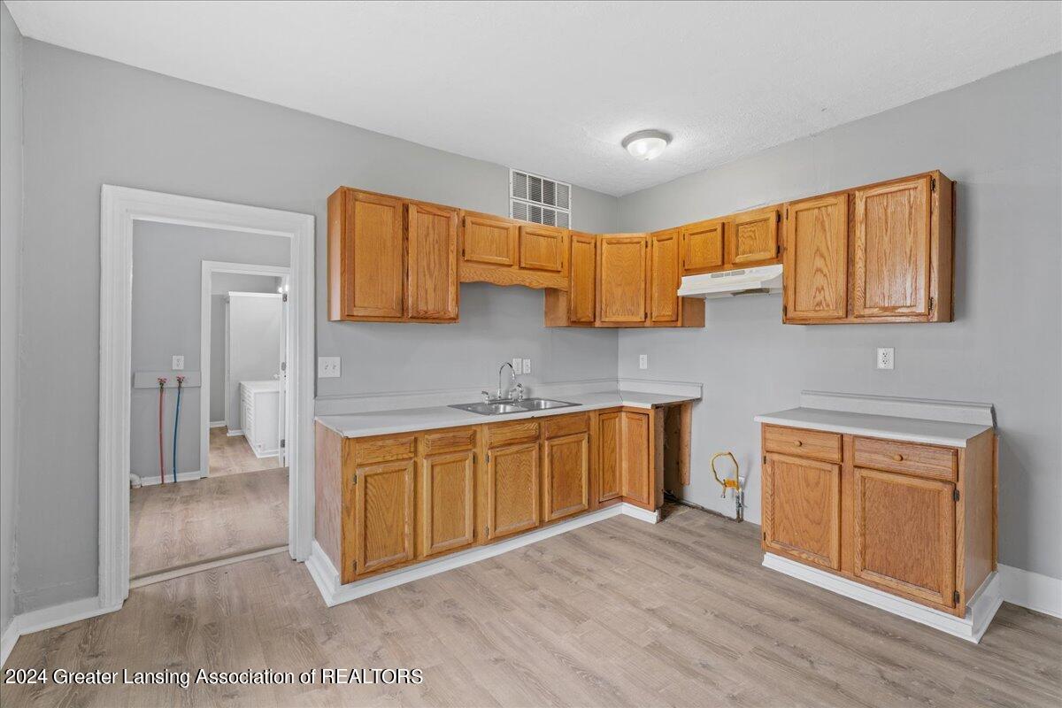 1711 Turner Road Lansing, MI 48906 - Photo 13 of 22 13-Media Jett-13