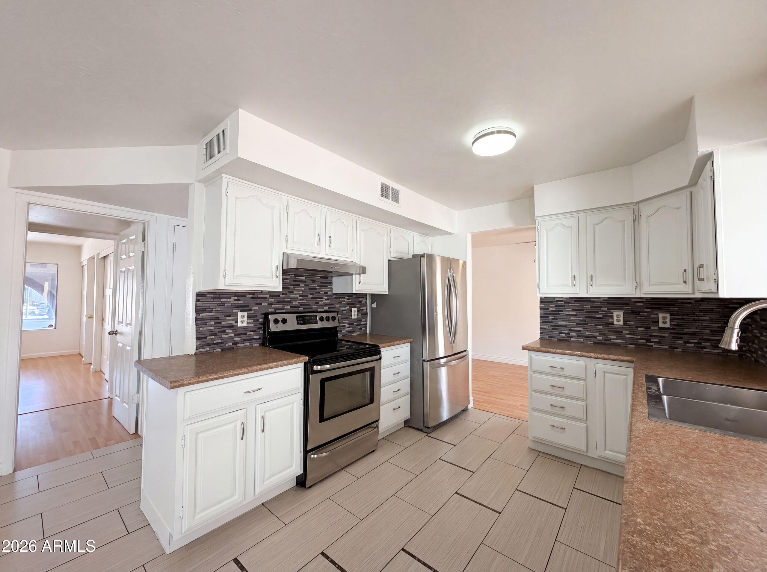 4260 East Vineyard Road Phoenix, AZ 85042 - Photo 10 of 24