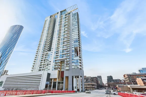 $570,000 | 737 West Washington Boulevard, Unit 1003, Chicago, IL 60661